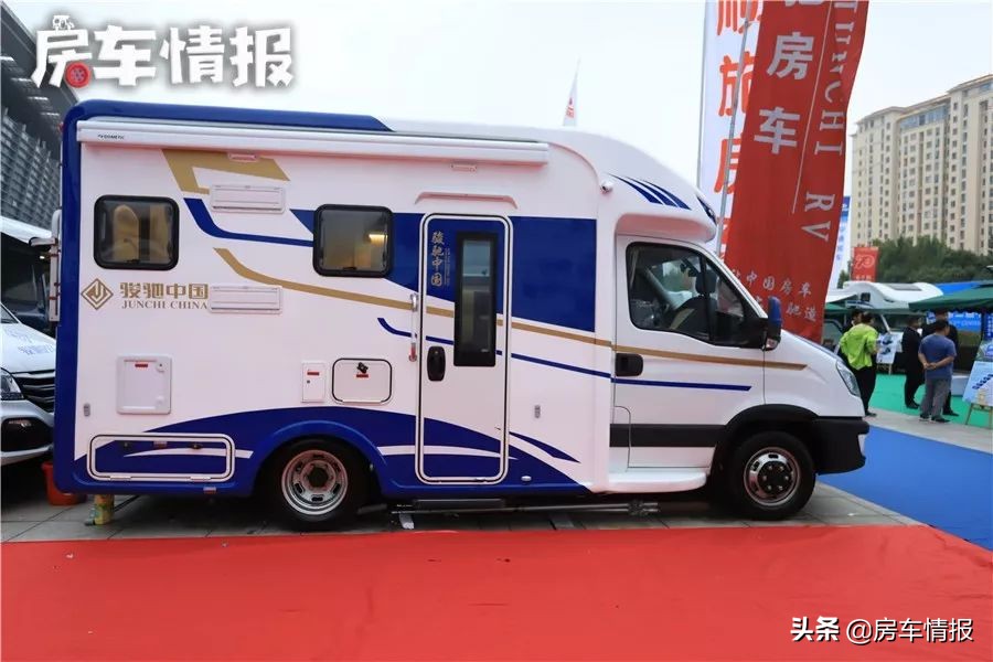 升降大床房车,可升降空间房车