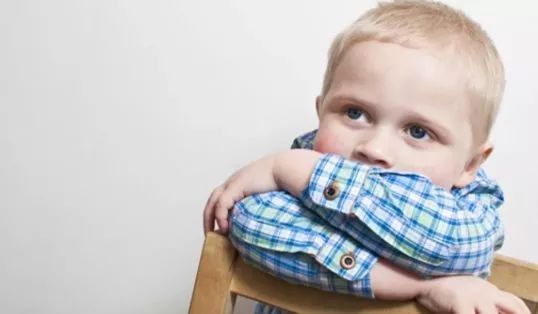 两岁以内的宝宝发脾气自虐正常吗,孩子发脾气自虐怎么办