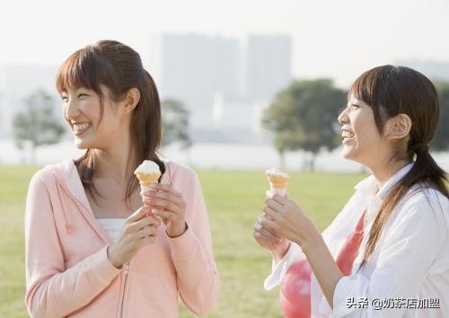 奶茶店都是怎样做冰淇淋的,饮品店怎么做冰淇淋