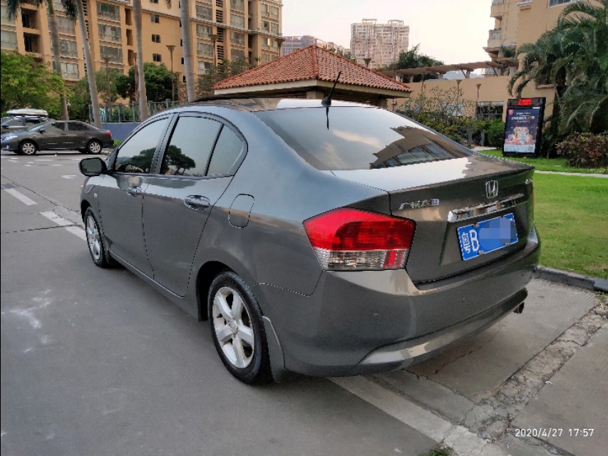 锋范2009款1.8自动挡大不大,2010本田锋范1.8自动挡怎么样