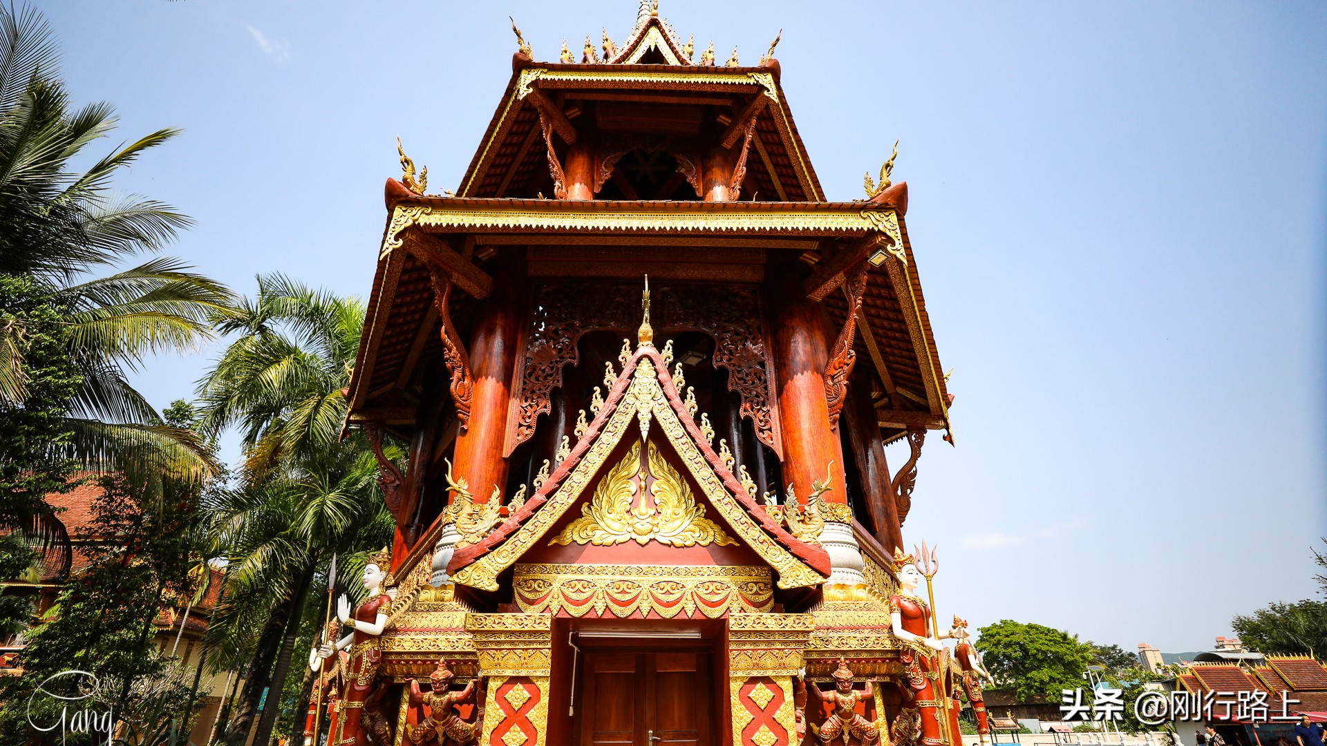 西双版纳总佛寺，历史悠久，佛教信徒将此寺视为拜佛圣地