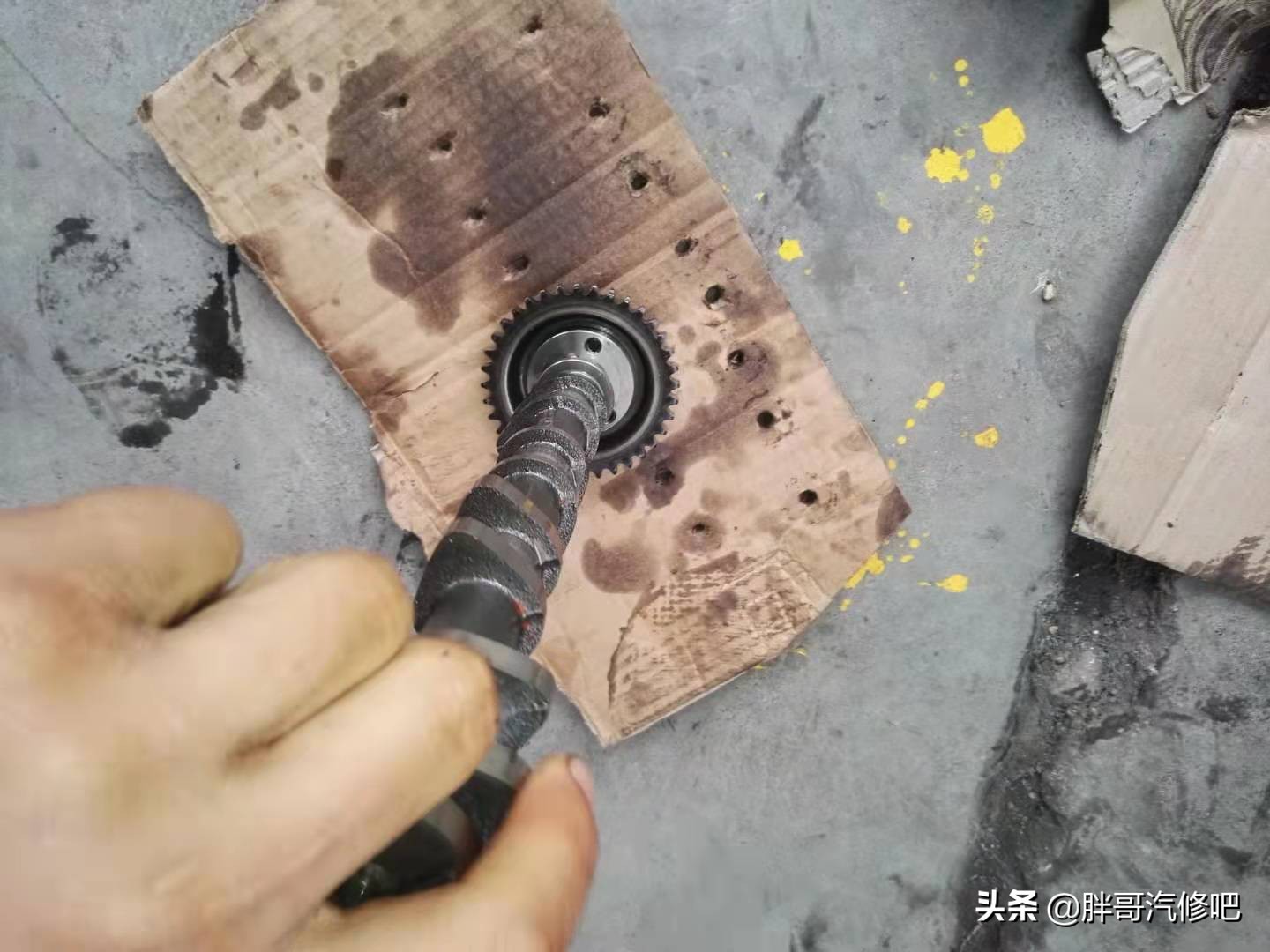 五菱宏光1.2机油少咋回事啊,五菱宏光1.2发动机机油孔在哪里