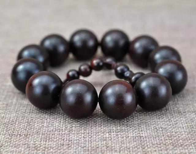 小叶紫檀雕刻摆件如何保养不开裂,小叶紫檀摆件开裂有没有办法补救