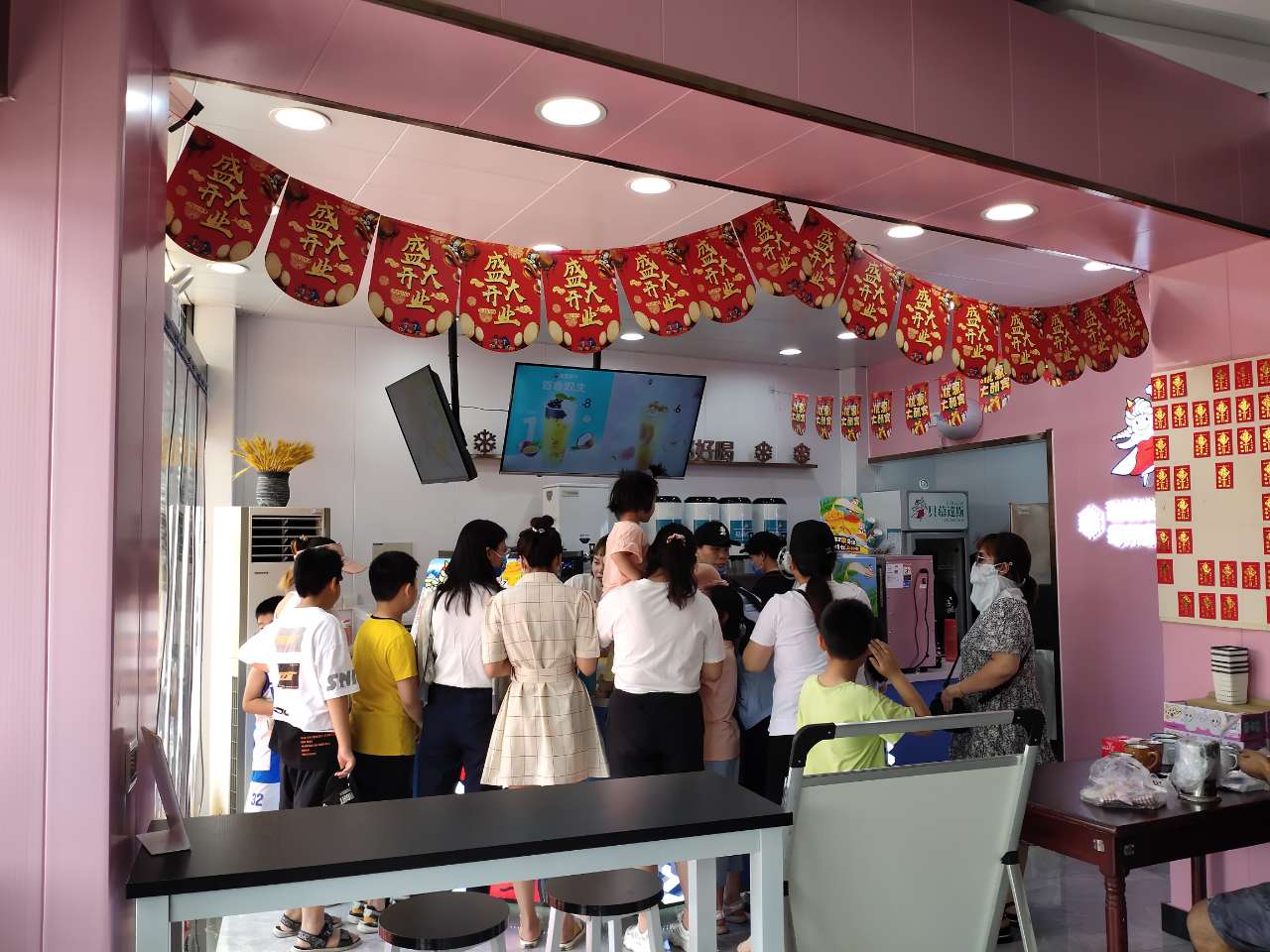 小县城加盟什么奶茶店比较好,在县城开个奶茶加盟店