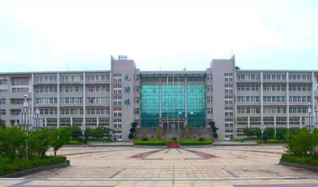 江西这所大学很“尴尬”，曾经是全国重点高校，如今二本招生