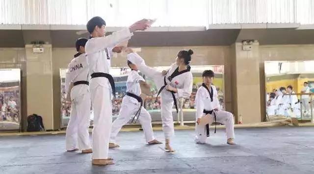 孩子瘦弱适合学武术吗,小孩内向学跆拳道有帮助吗