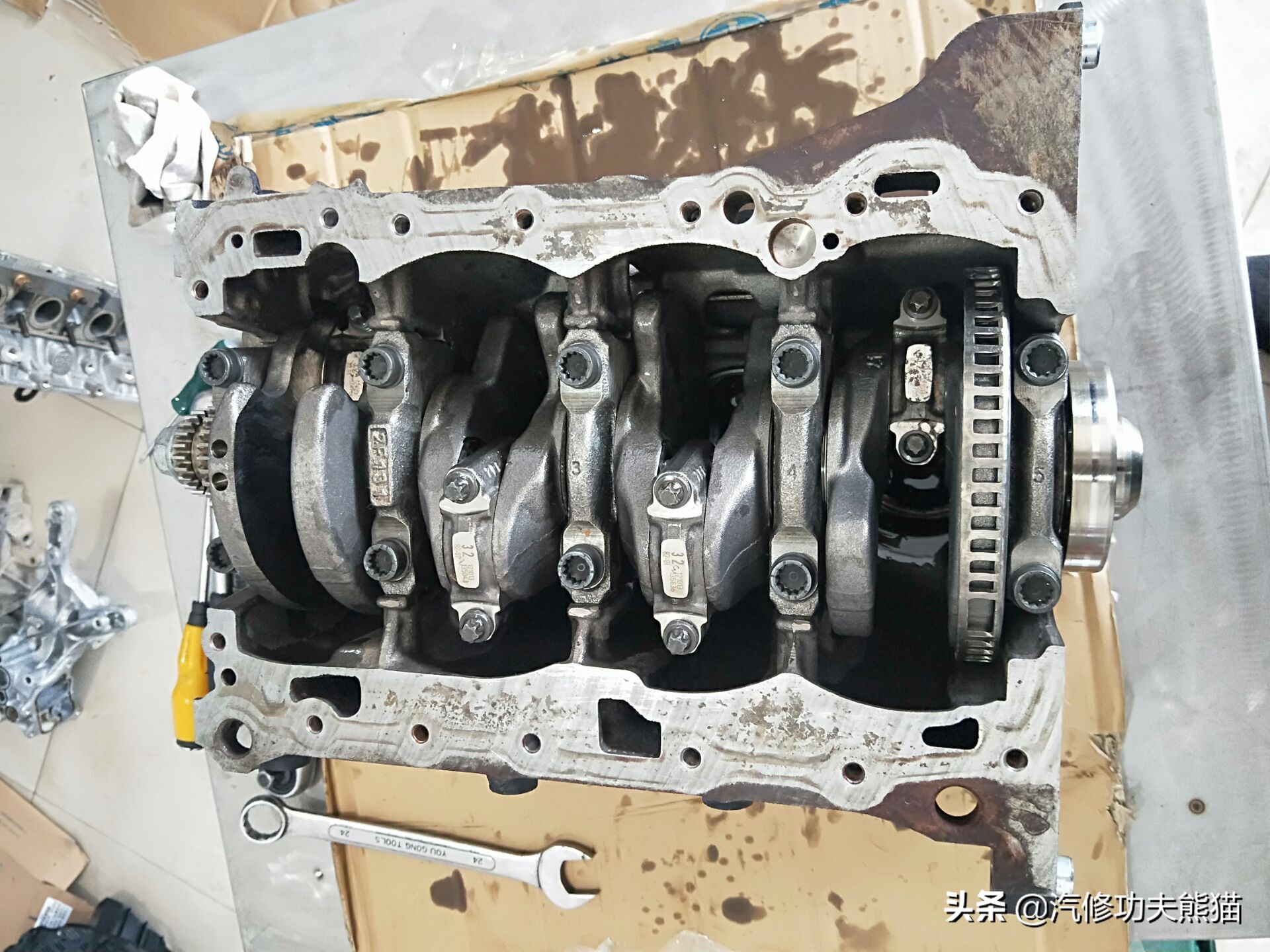 07年奥迪a6轻微烧机油怎么解决,奥迪2007款a6烧机油的原因