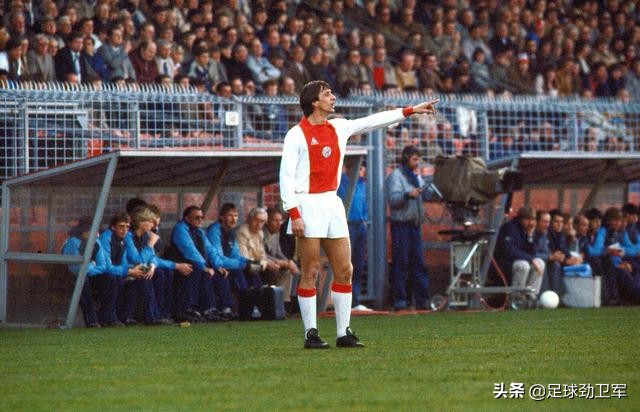 足球瓜迪奥拉战术,足球是踢硬的还是踢软的