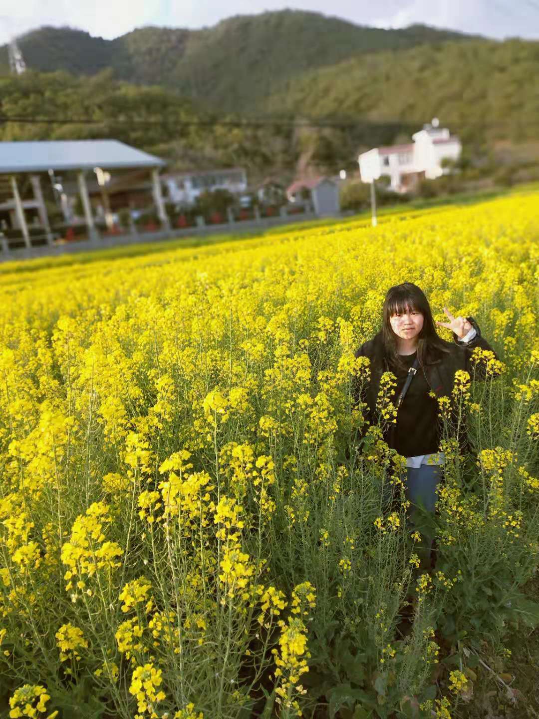 春风吹绿青龙峡举家出游乐融融