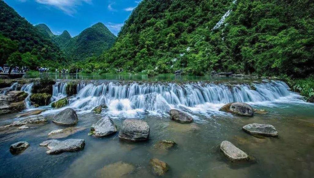 瀑布大小七孔西江千户苗寨,千户苗寨和小七孔和黄果树瀑布