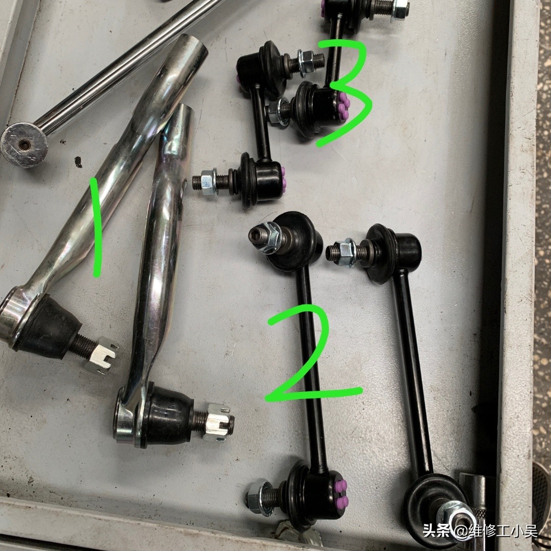 看着要换的一堆新配件,本田车主抱怨:修车基本就是换配件了