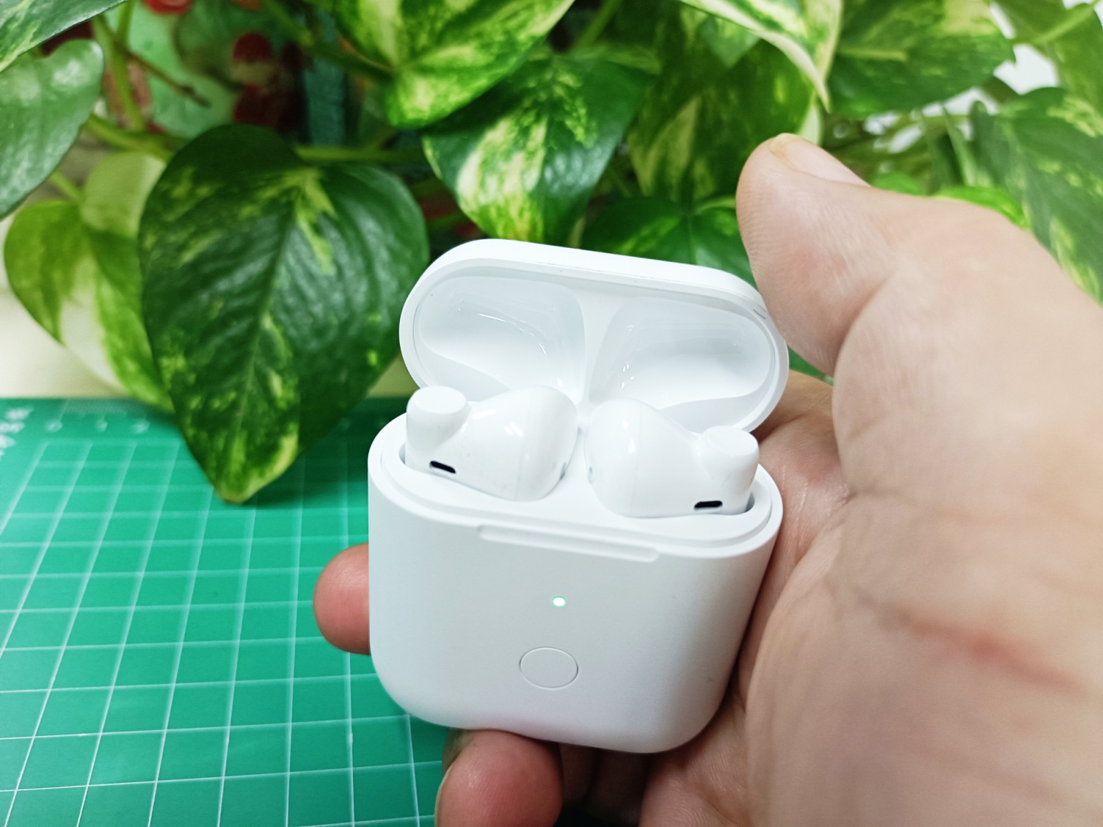 价格不到100块的TWS蓝牙耳机QCYT8会给我们带来惊喜还是惊吓？