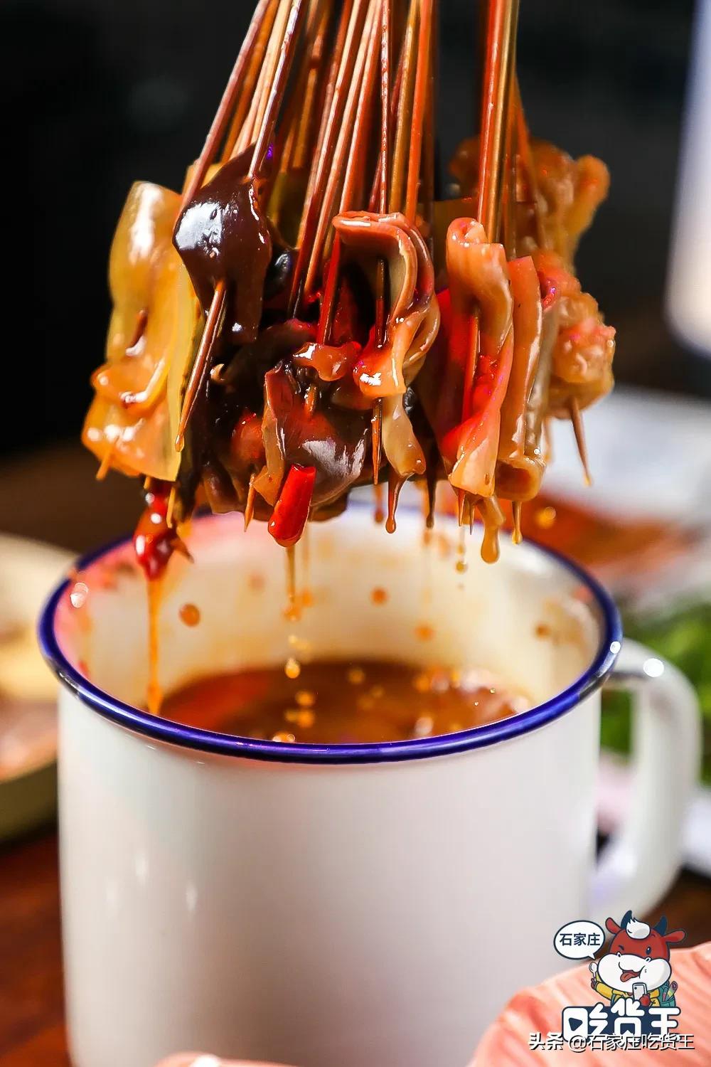 成都贰麻酒馆点啥酒,成都爆火的贰麻酒馆携手泸州老窖