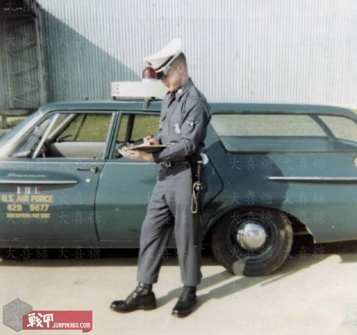 空军宪兵第四部分：安全部队制服配饰中的特色元素