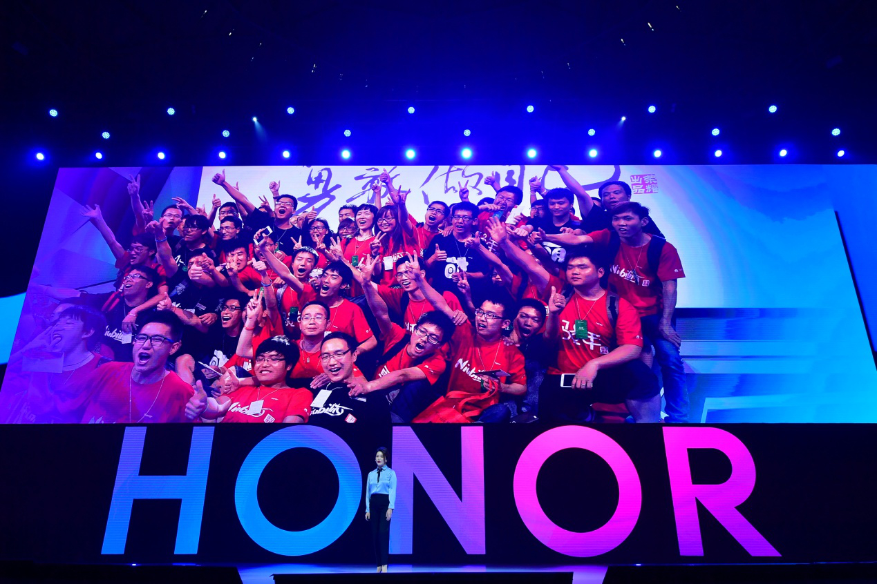 再立科技标杆，荣耀V20携三大技术点亮2019