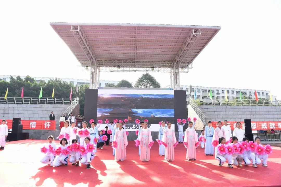 机器人在技能大赛上尬舞,机器人魔性斗舞