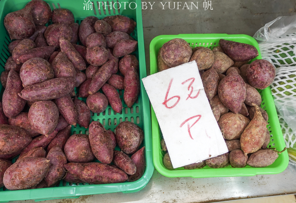 闲逛老店林立的澳门十月初五老街,菜市场的菜价有些出乎意料