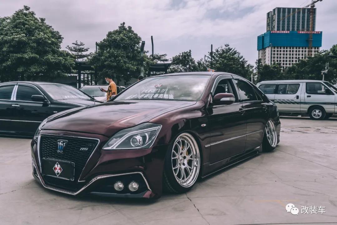 清一色皇冠,清一色豪车