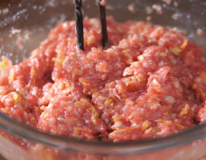 调肉馅,调料不懂别乱放!教你万能调法,肉馅咸香入味,鲜嫩多汁