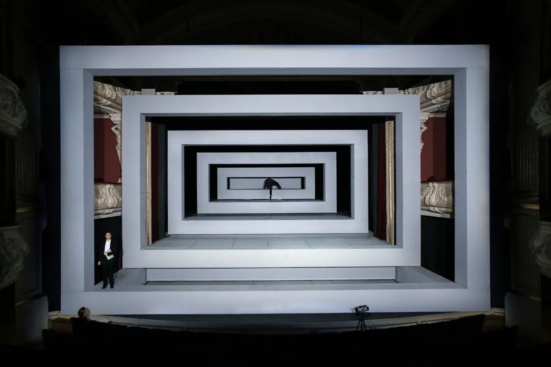 SebastianHannak/震撼心灵的舞台空间美学