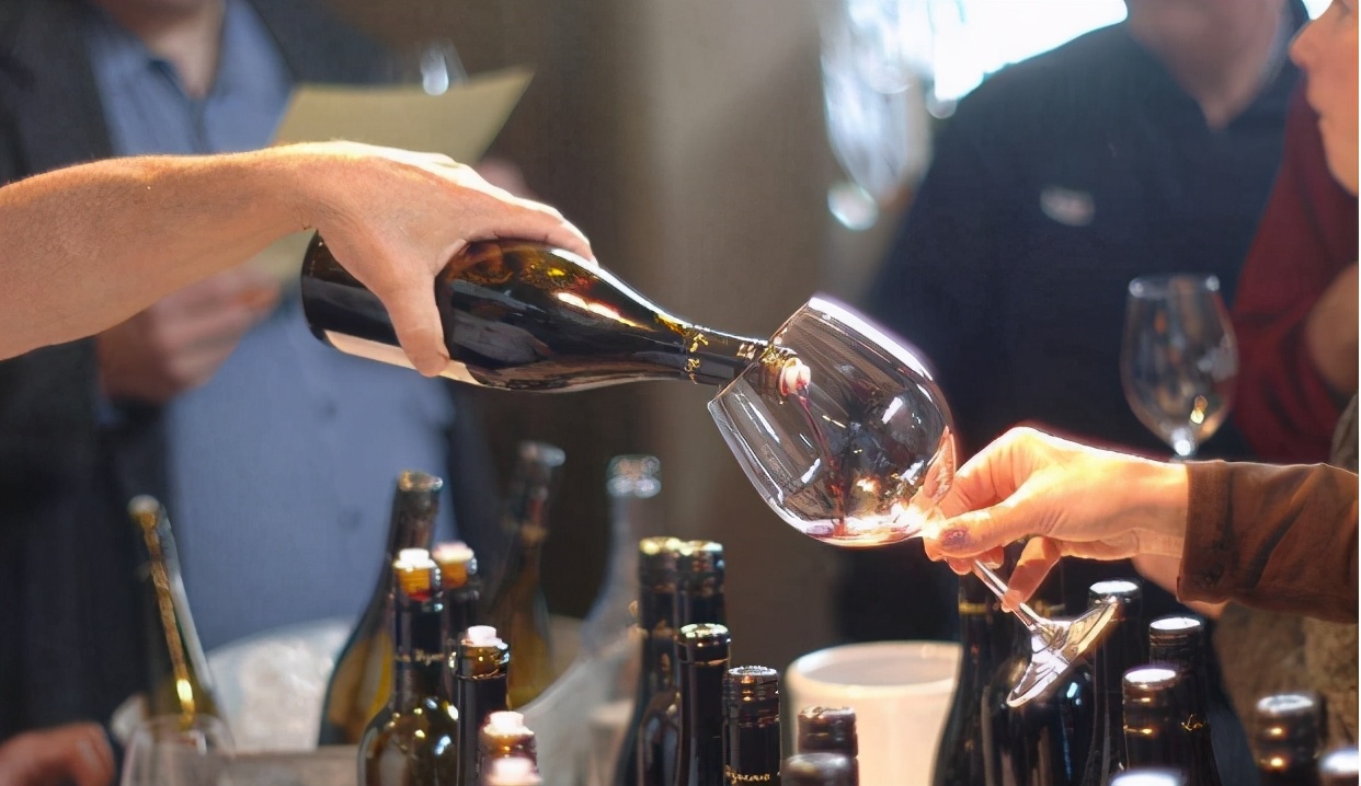 不会喝酒被劝酒要怎么说,酒桌上被劝酒怎么化解