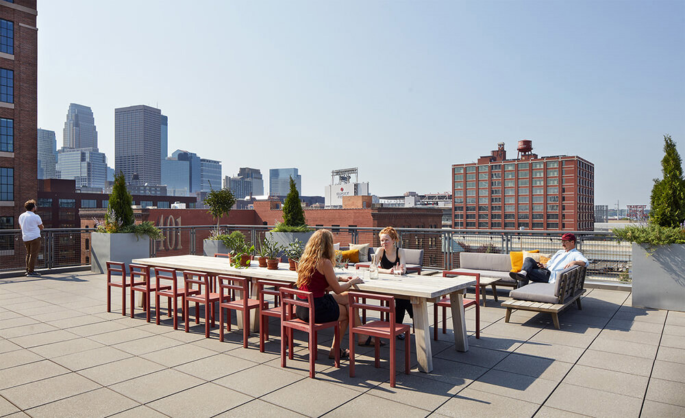 温暖工业风广告公司Fallon明尼阿波利斯办公设计欣赏