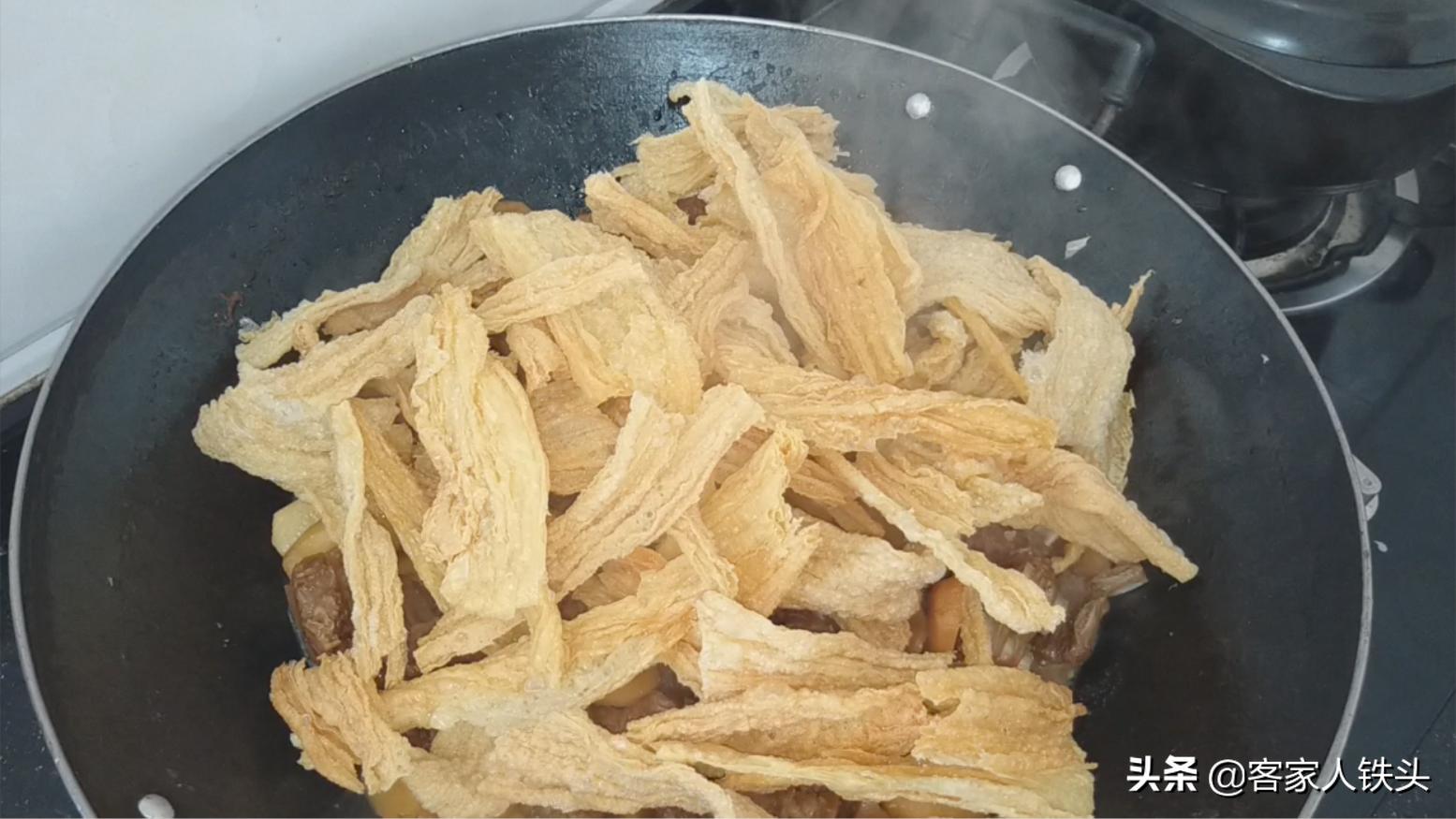 天冷了羊肉火锅怎么做好吃,冬天多吃羊肉教你孜然羊肉的做法