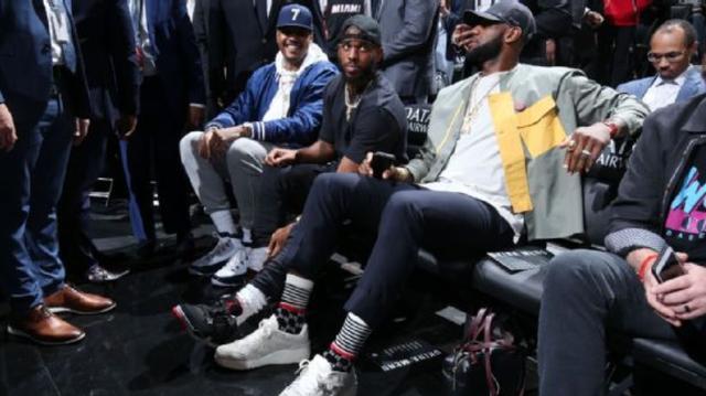 是什么让香蕉船的船员如此出名？