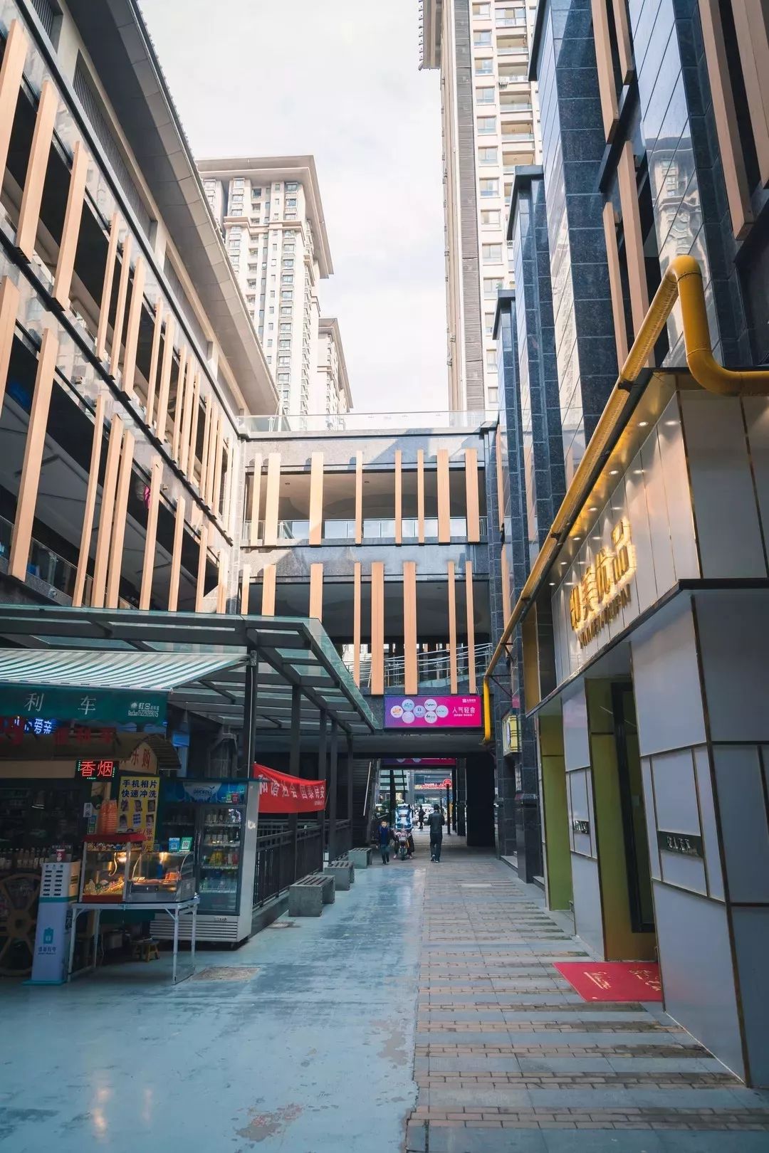 西安最热闹的几个商圈,西安最繁华商圈视频