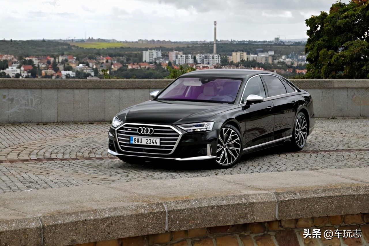 奥迪s82021款60tfsi尊贵版,2022款全新奥迪s83.0t