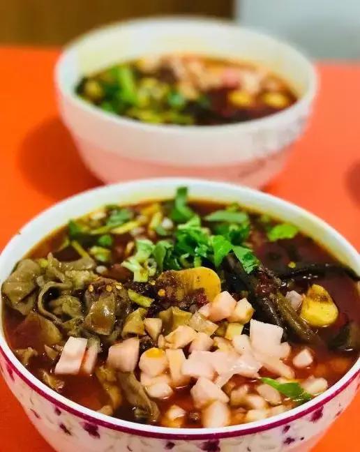 我在2018年的网红美食堆里，精挑出了这23家火爆的店给你！