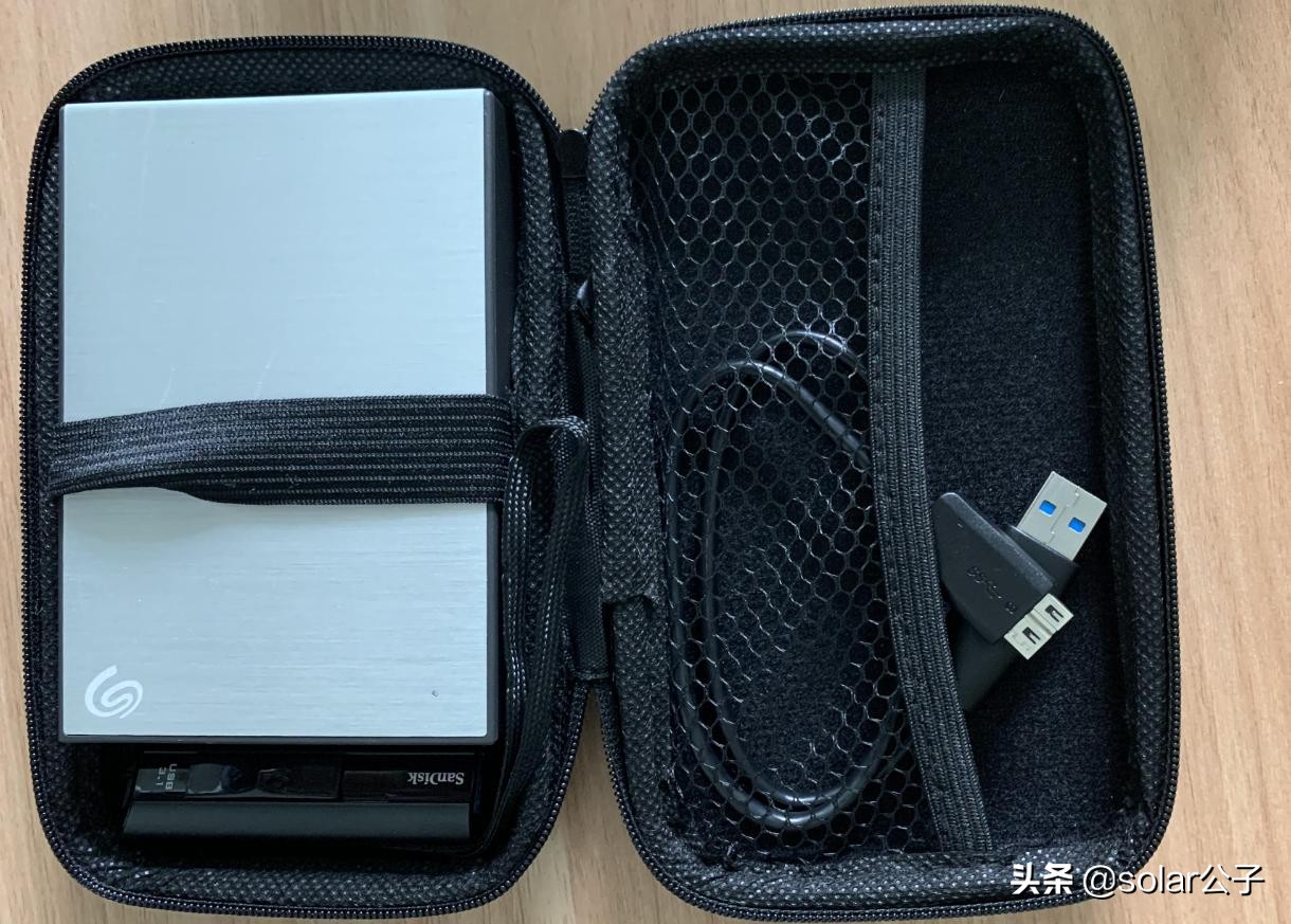 常年出差的人箱子里都有什么——90后大叔“翻箱”