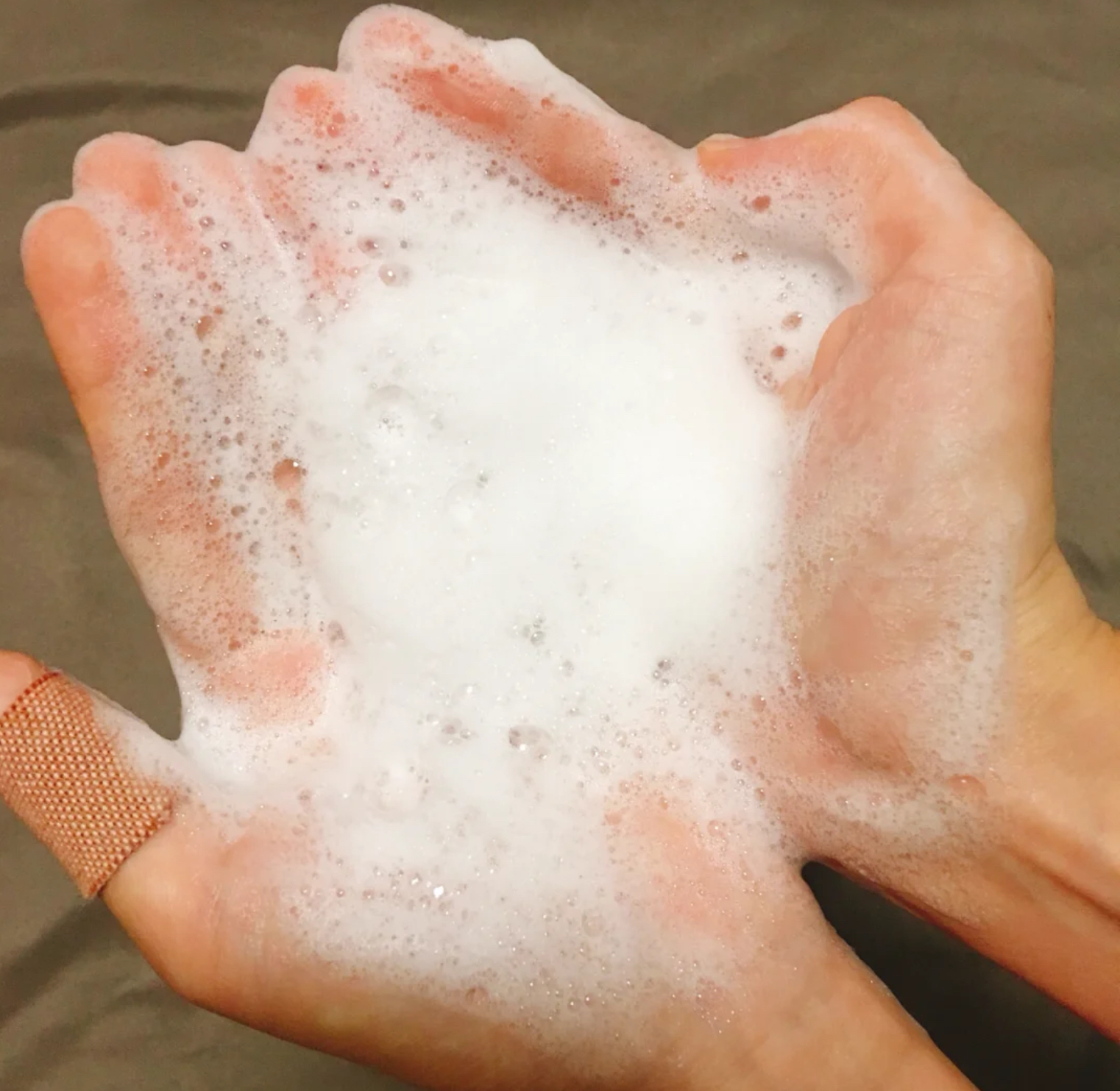 氨基酸洗面奶山茶花慕斯测评,不过百元的护肤品