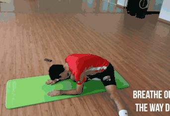 适合足球爱好者日常练习的柔韧性训练