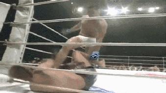 他靠凶猛足球踢、*力暴**踩踏KO众多名将，称雄MMA擂台！