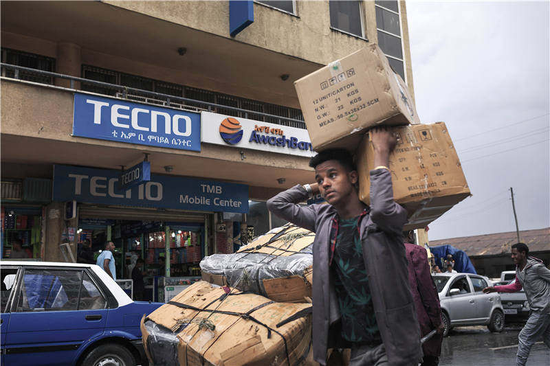 这家中国手机公司在中国不卖1台手机,在非洲却占半壁江山,“非洲手机之王”传音是如何诞生的?