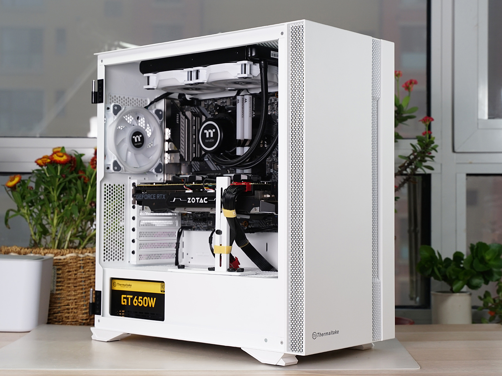 秀桌面：送老婆RGB全家桶PC，钱都花在光效上的感觉真棒