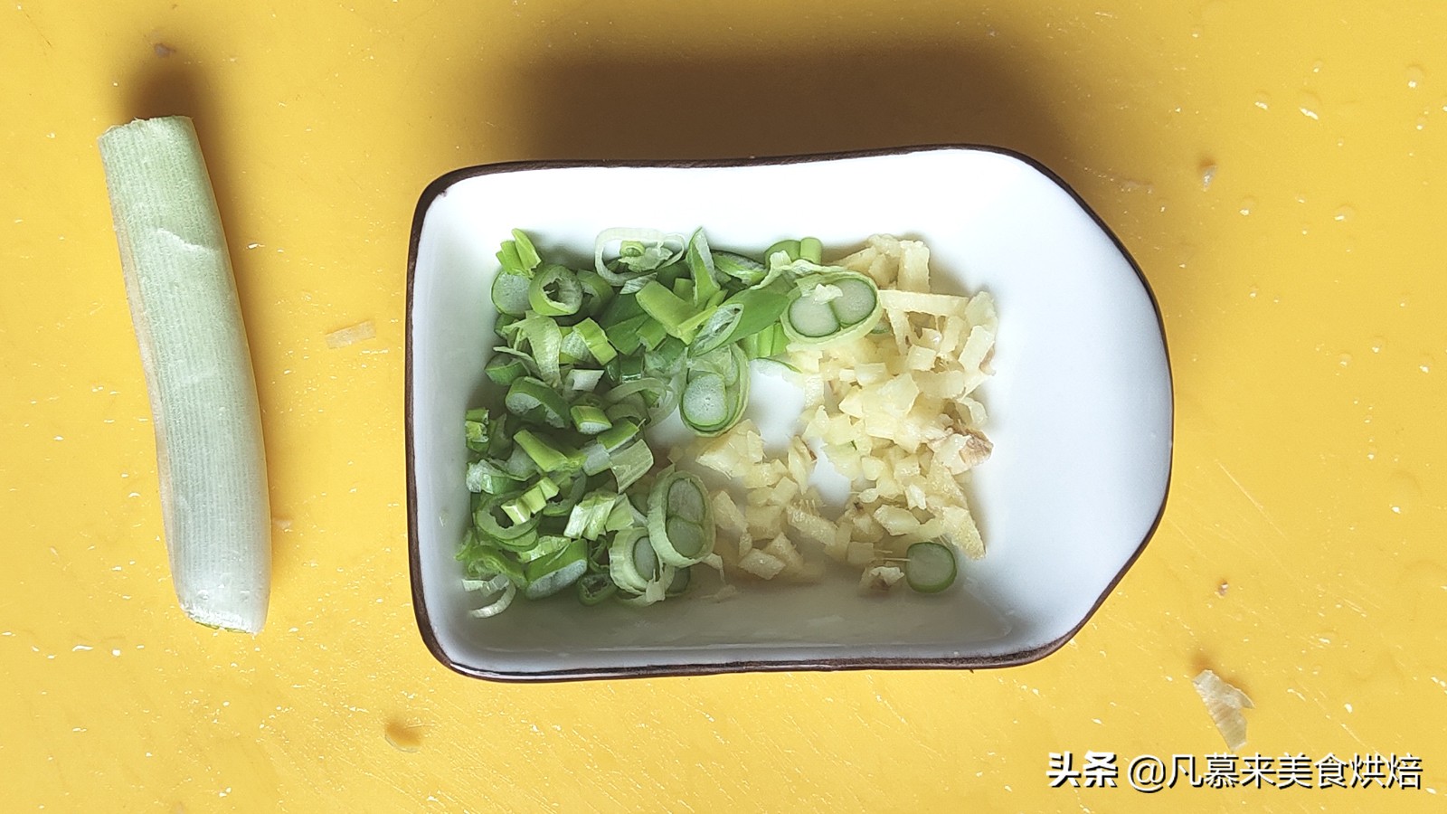 好吃的蕨根粉调料,凉拌蕨根粉怎么做才好吃