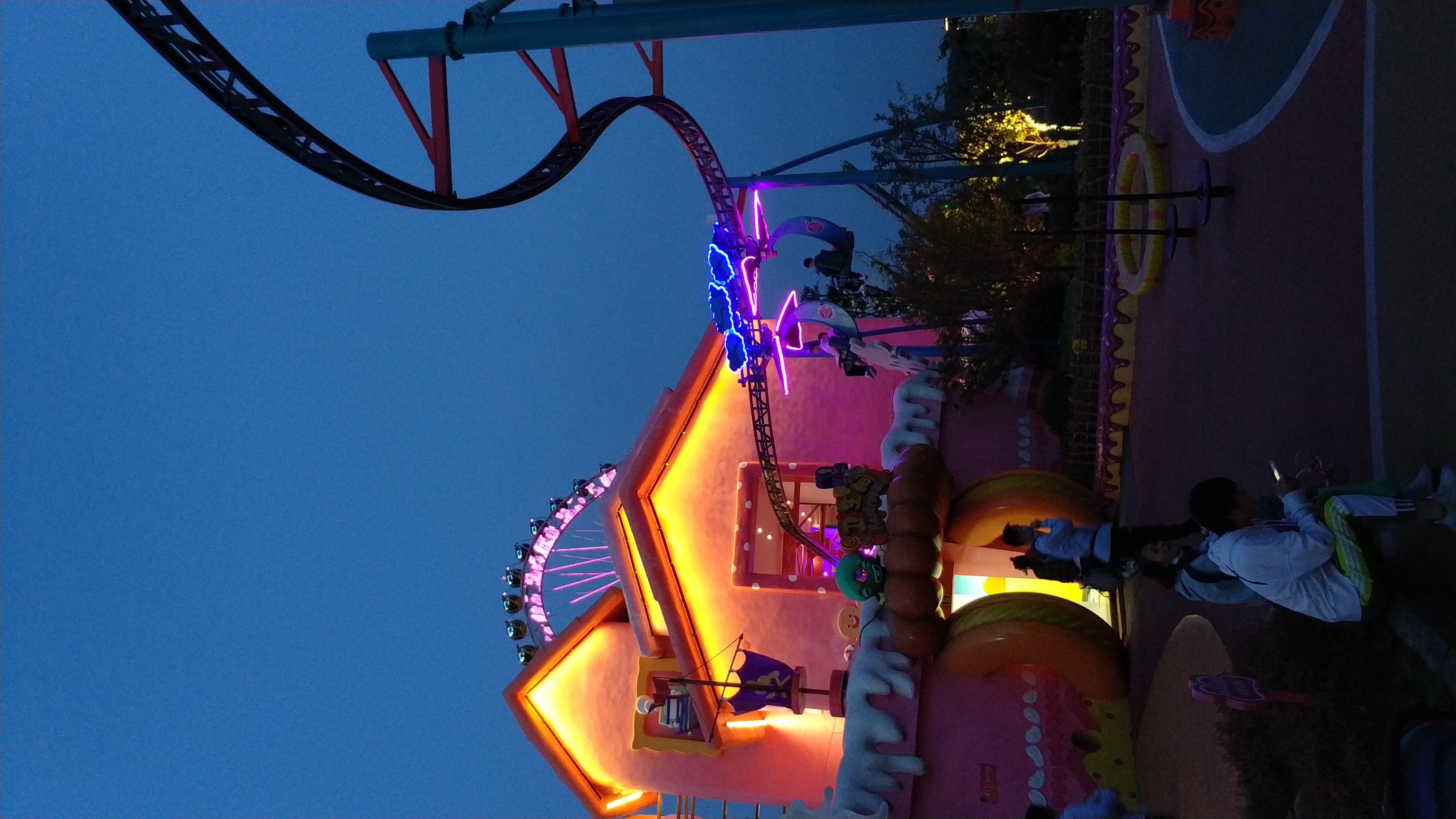 南京欢乐谷夜场游玩攻略,武汉欢乐谷和南京欢乐谷哪个好玩