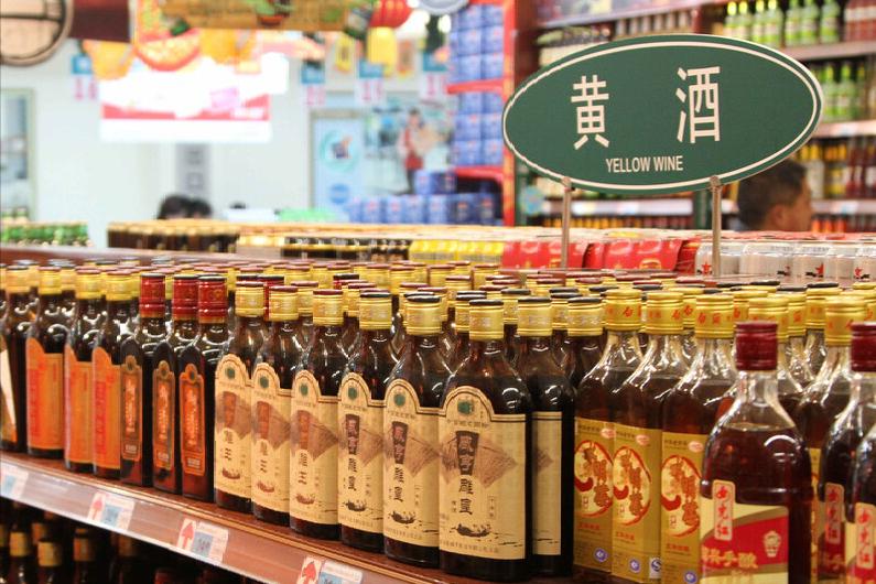 买黄酒还是果酒好,买黄酒区分酿造还是勾兑