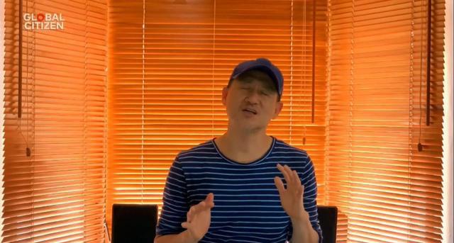 郎朗吉娜夫妻三重奏完整,郎朗吉娜在家四手联弹