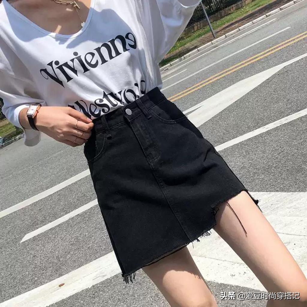 小个子女生牛仔裙配什么上衣,适合小个子女生穿的牛仔裙