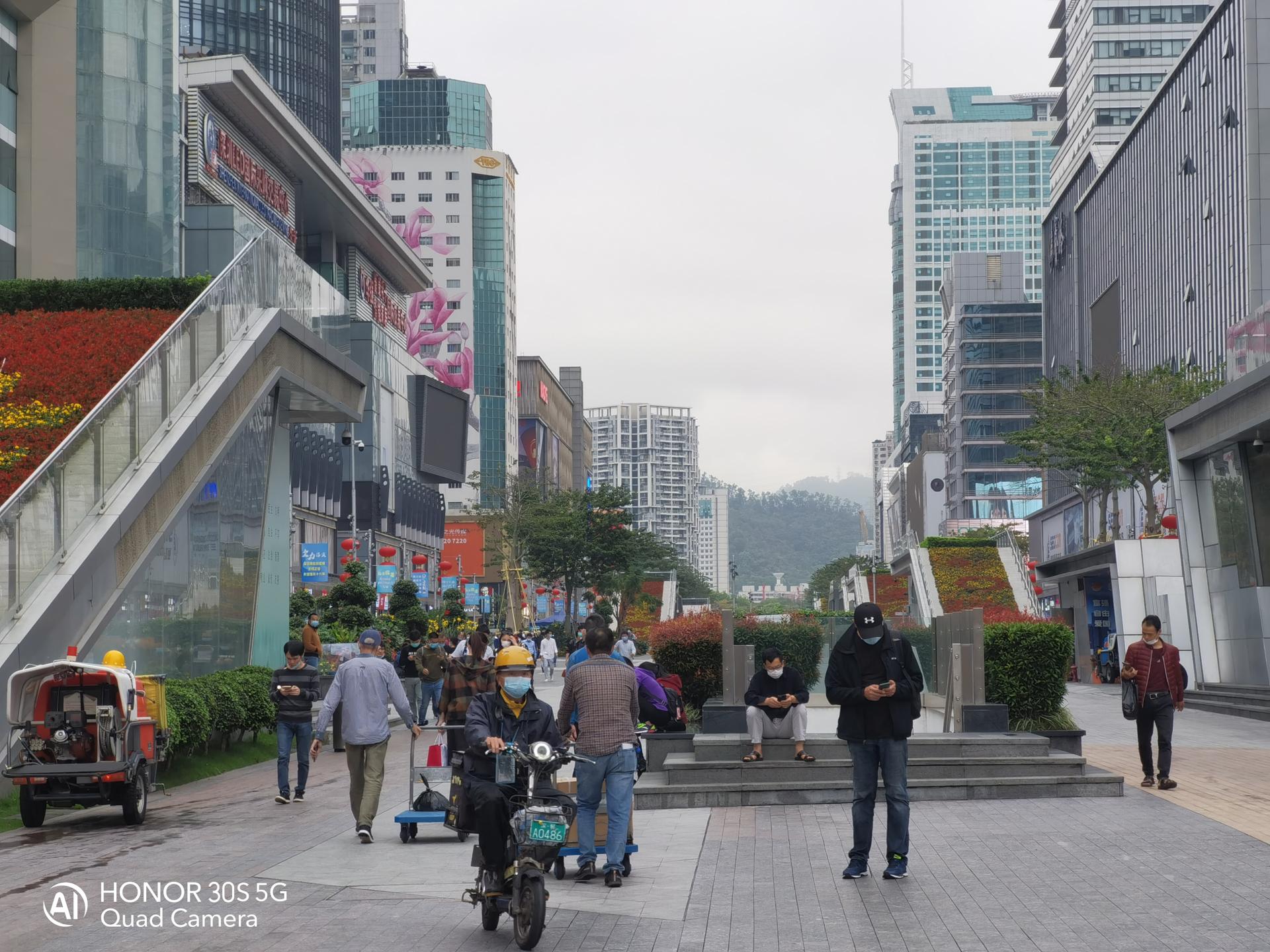 荣耀30S评测：首发新神U麒麟820，更有6400万像素相机