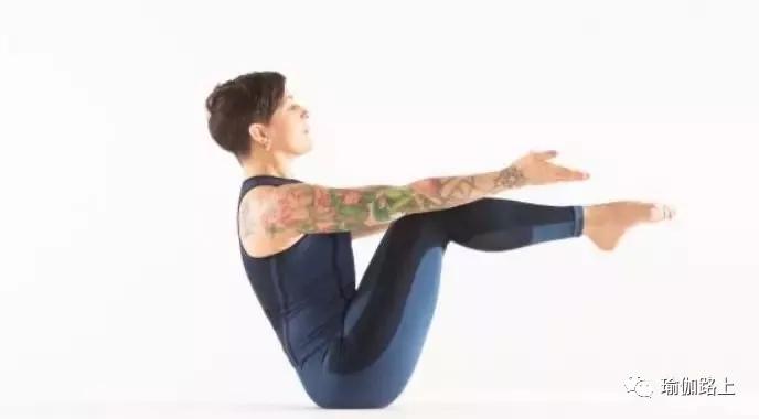 瑜伽船式如何练,瑜伽船式尾骨痛