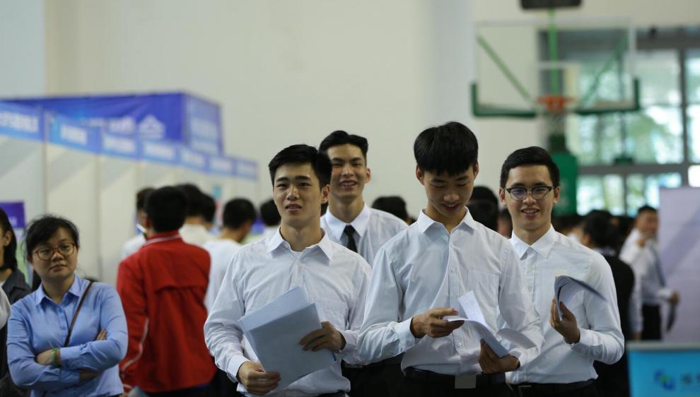 大学毕业走校招还是社招,在校大学生要不要抓住校招的机会