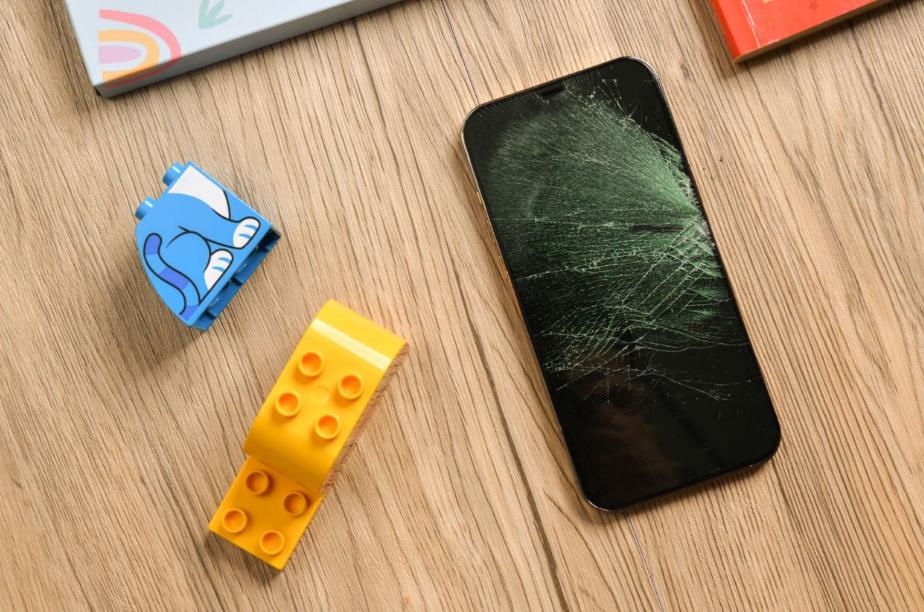 钢化膜可以既防窥又护眼吗,钢化膜真能防指纹