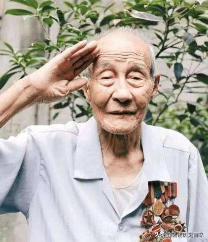 老人隐居43年孙子当兵惊动首长,却为孙子参军暴露身份