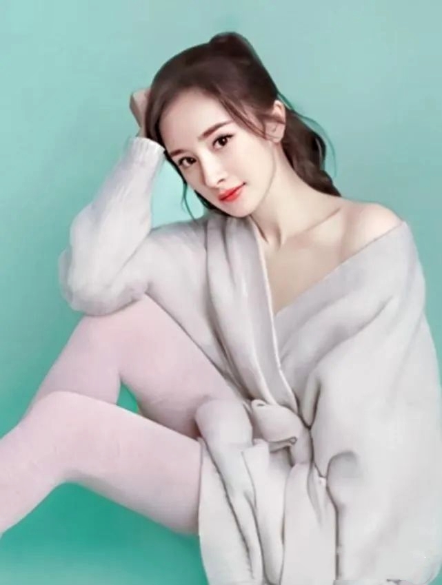 时尚潮流黑袜,今年流行的黑袜