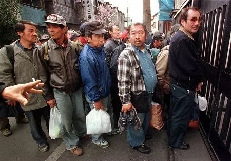 现在,全靠霓虹文具给我带来工作归属感