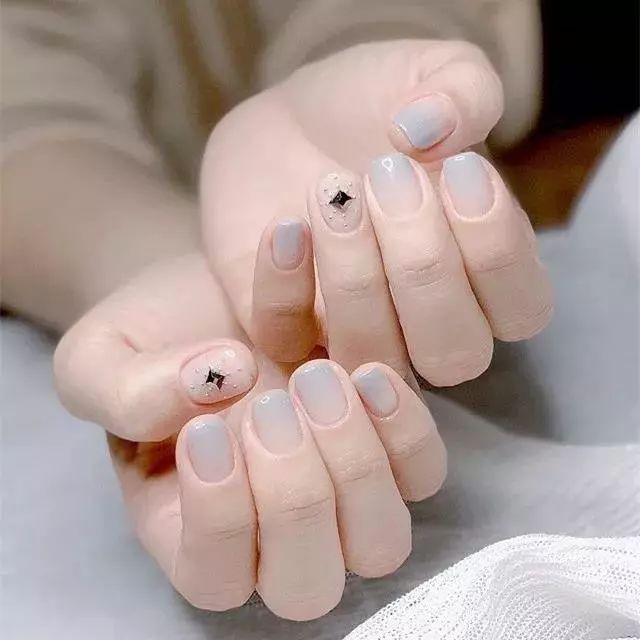 粉嫩渐变果冻唇,无美颜无滤镜的果冻甲